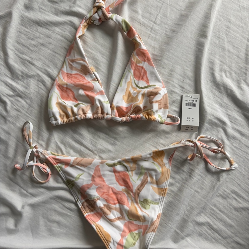 New with tags Abercrombie and Fitch floral bikini set size small